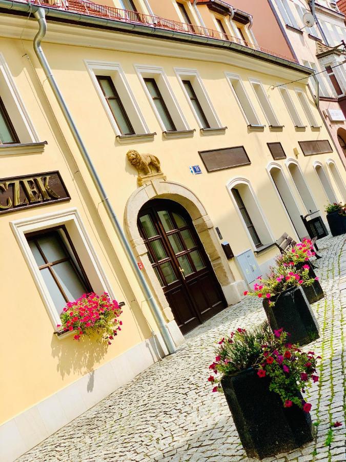Apartament W Centrum Miasta Z Darmowym Parkingiem Dla Dwojga -Apartamenty Pod Zlotym Lwem Клодзько Екстер'єр фото