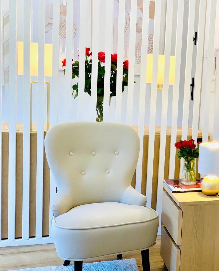 Apartament W Centrum Miasta Z Darmowym Parkingiem Dla Dwojga -Apartamenty Pod Zlotym Lwem Клодзько Екстер'єр фото