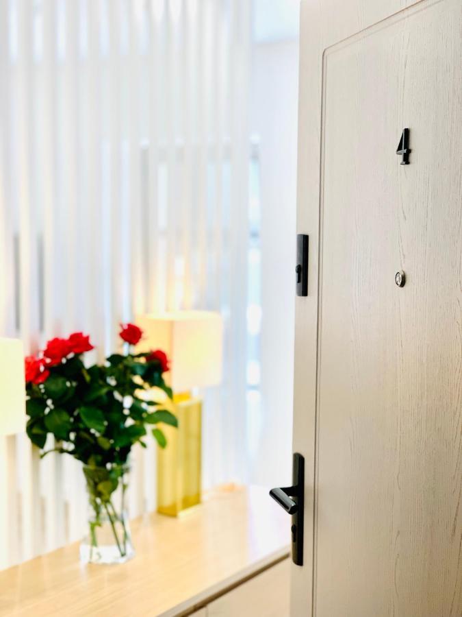 Apartament W Centrum Miasta Z Darmowym Parkingiem Dla Dwojga -Apartamenty Pod Zlotym Lwem Клодзько Екстер'єр фото